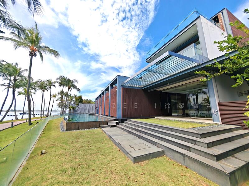 Resort-style waterfront bungalow in Sentosa Cove