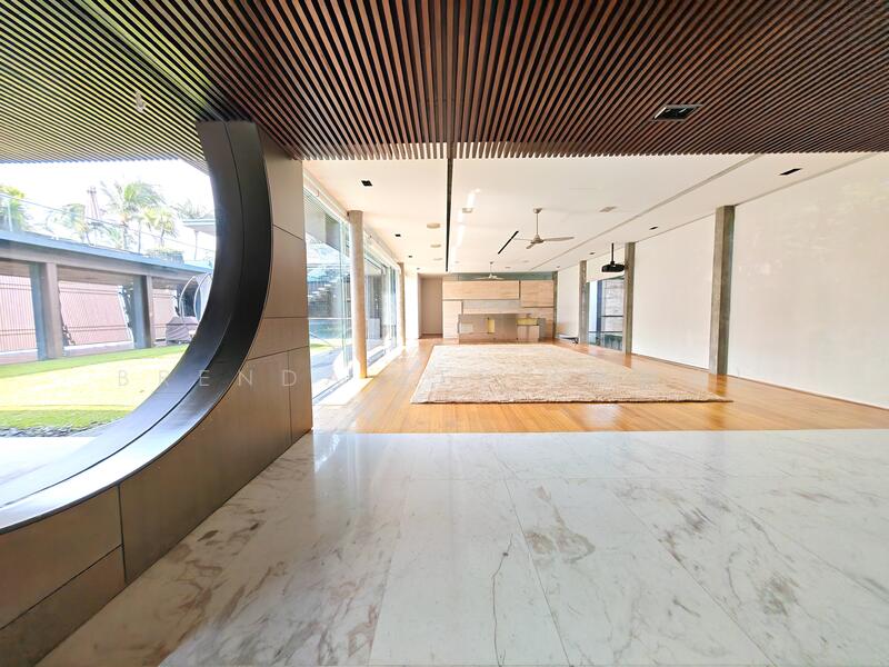 Resort-style waterfront bungalow in Sentosa Cove