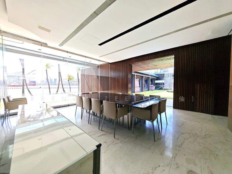 Resort-style waterfront bungalow in Sentosa Cove