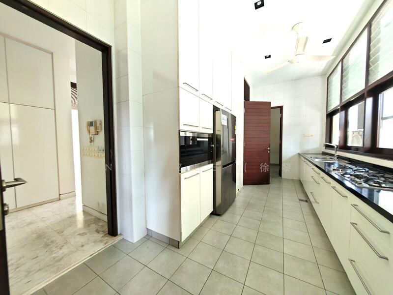 Resort-style waterfront bungalow in Sentosa Cove