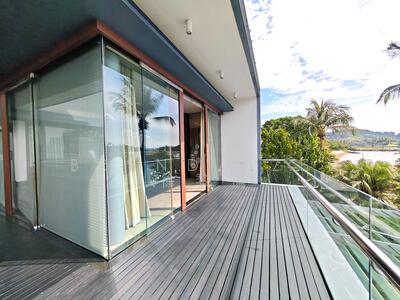 For Rent - BRENDA ZEE 9450*9938 ✧ Ocean Drive ✧ Waterfront Bungalow for Rent