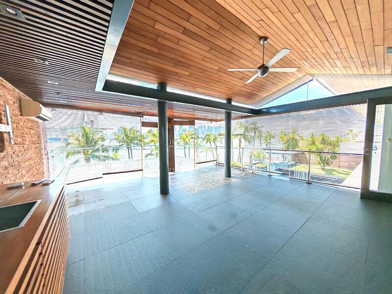 Resort-style waterfront bungalow in Sentosa Cove