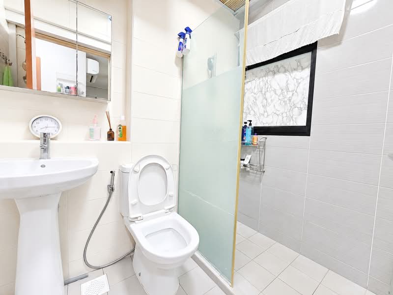 808C Choa Chu Kang Avenue 1, 808C Choa Chu Kang Avenue 1, 3 Bedrooms, 990 sqft, HDB Flat For Sale, by Sindy Lin, 60089353 - Bathroom - PropertyGuru.com.sg
