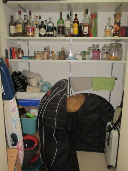 AMPLE STORAGE / PANTRY