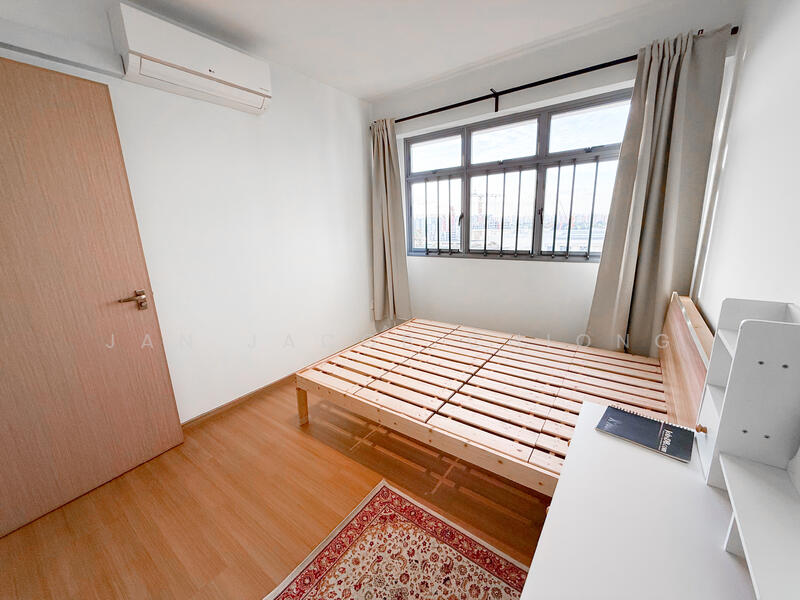 BEDROOM 02