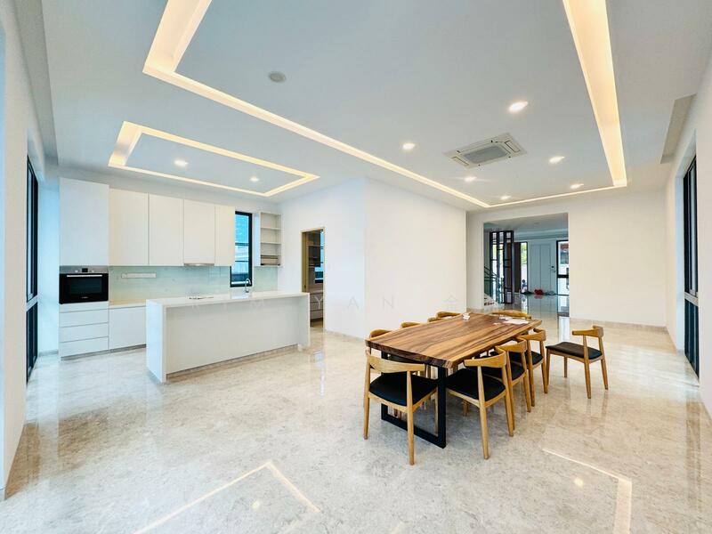 For Sale - Refurbished Bungalow, 4 levels with Lift, swimming pool, Park 3 cars inside