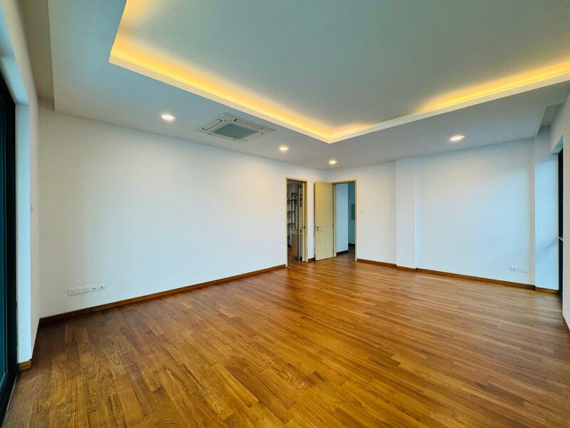 For Sale - Refurbished Bungalow, 4 levels with Lift, swimming pool, Park 3 cars inside