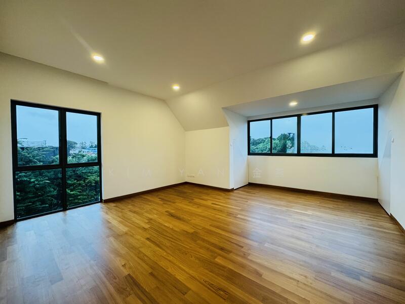 For Sale - Refurbished Bungalow, 4 levels with Lift, swimming pool, Park 3 cars inside