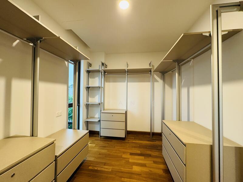 For Sale - Refurbished Bungalow, 4 levels with Lift, swimming pool, Park 3 cars inside