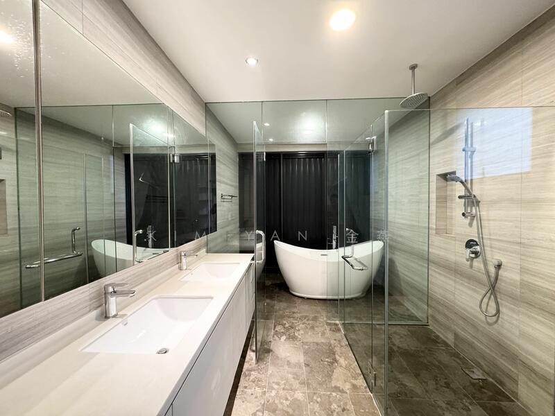 For Sale - Refurbished Bungalow, 4 levels with Lift, swimming pool, Park 3 cars inside