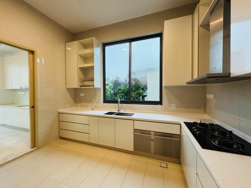 For Sale - Refurbished Bungalow, 4 levels with Lift, swimming pool, Park 3 cars inside