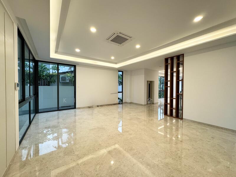 For Sale - Refurbished Bungalow, 4 levels with Lift, swimming pool, Park 3 cars inside