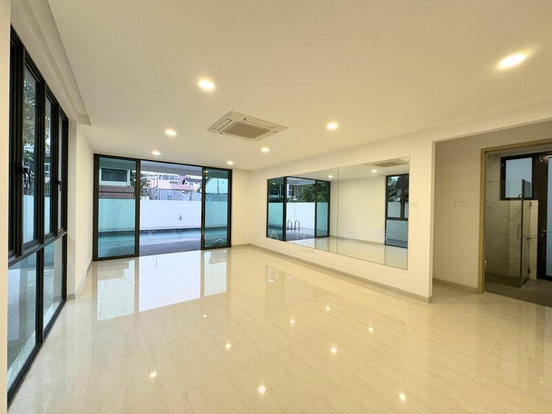 For Sale - Refurbished Bungalow, 4 levels with Lift, swimming pool, Park 3 cars inside