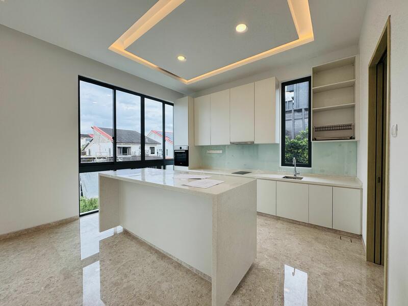 For Sale - Refurbished Bungalow, 4 levels with Lift, swimming pool, Park 3 cars inside