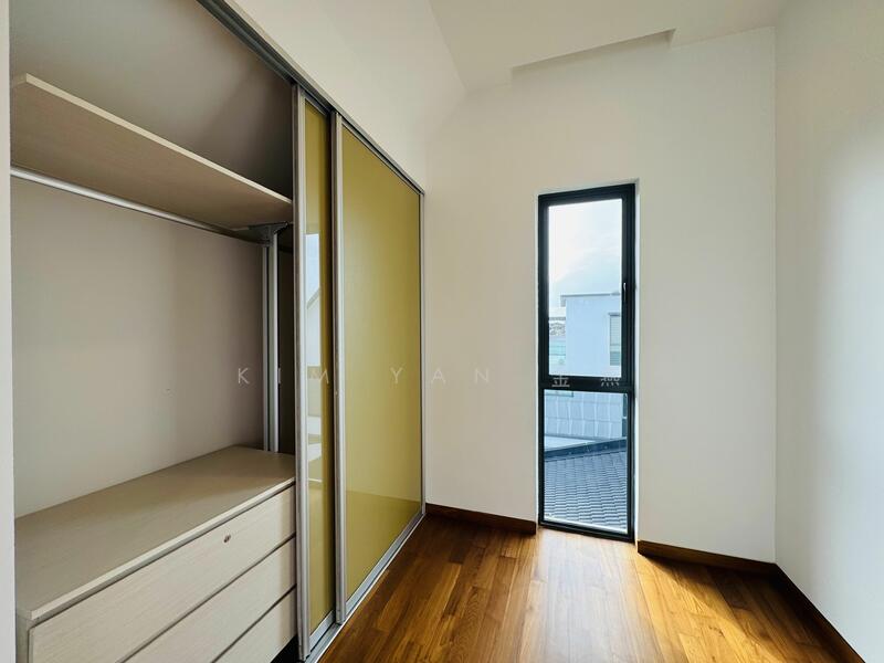 For Sale - Refurbished Bungalow, 4 levels with Lift, swimming pool, Park 3 cars inside