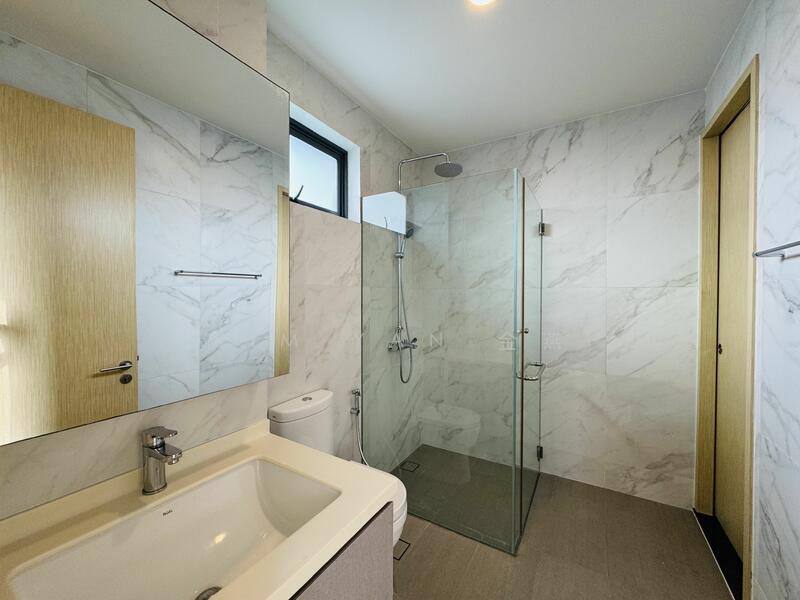 For Sale - Refurbished Bungalow, 4 levels with Lift, swimming pool, Park 3 cars inside