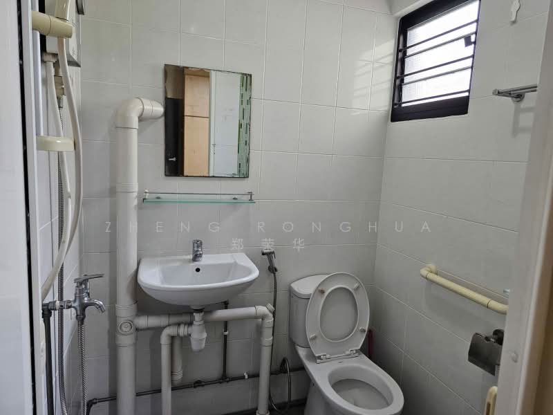716 Clementi West Street 2, 716 Clementi West Street 2, Room Rental, 150 sqft, HDB Flat For Rent, by Zheng Ronghua 郑荣华, 60090503 - Bathroom - PropertyGuru.com.sg