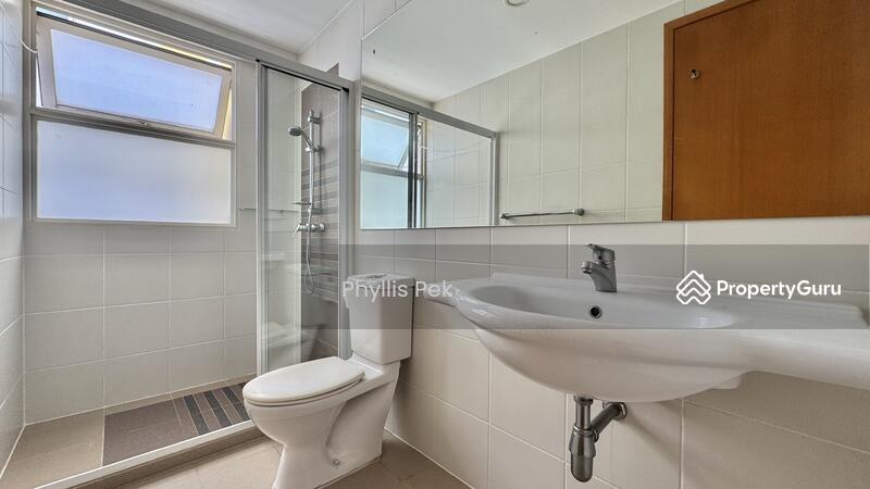 Well maintained bathroom.