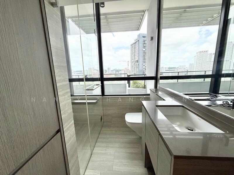 Master bathroom 