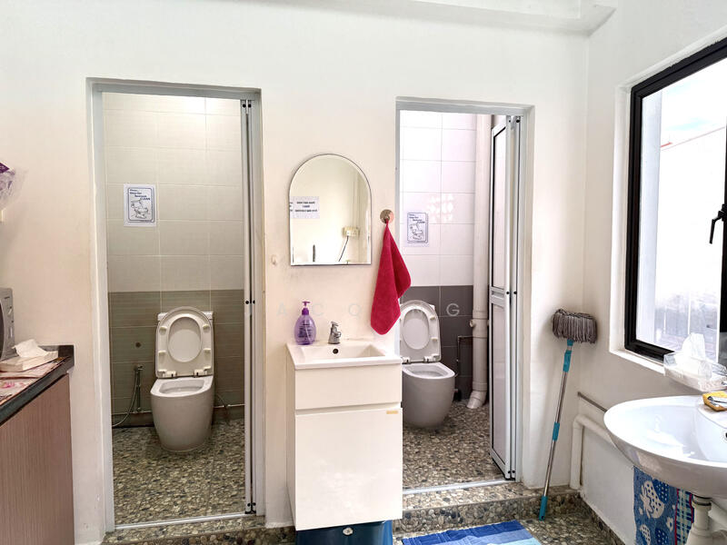 Freehold Conservation Shophouse for Sale – Jalan Besar D8 | F&B / Event / Investment, , 4,200 sqft, Shop / Shophouse For Sale, by Jacq Ng, 60090812 - Bathroom - CommercialGuru.com.sg