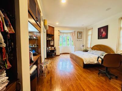 For Sale - District 10 Charming Freehold Semi-D, Lush Greenery, Near Henry Park Primary, Bright and Breezy