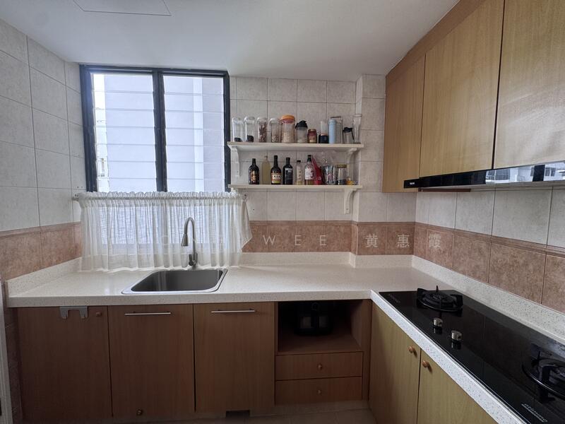 East Meadows, 30 Tanah Merah Kechil Road, 2 Bedrooms, 861 sqft, Condominium For Rent, by Yvone Wee 黄惠霞, 60090999 - Kitchen - PropertyGuru.com.sg
