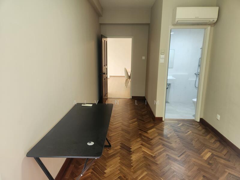 Avila Gardens, 11 Flora Road, 4 Bedrooms, 1,755 sqft, Condominium For Rent, by Alvin Lim, 60091313 - Corridor - PropertyGuru.com.sg