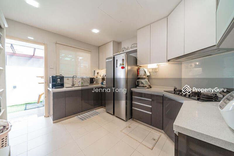 For Sale - Rare Freehold Inter-Terrace at Jalan Riang (Braddell Heights Estate)