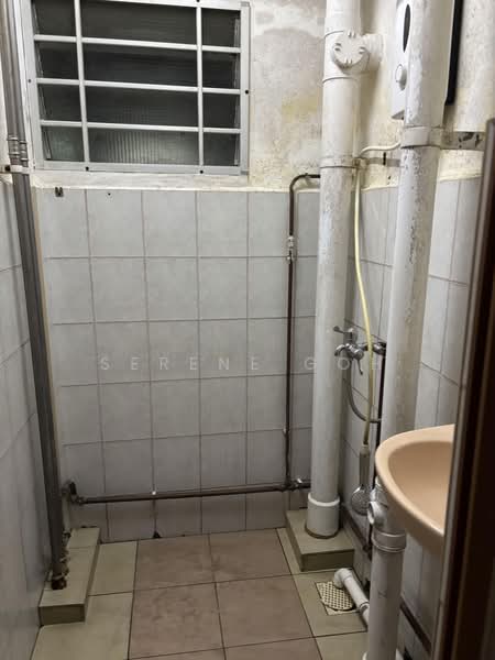 Blk 5 Changi village, 5 CHANGI VILLAGE ROAD, 1,420 sqft, Food & Beverage For Sale, by Serene Goh, 60091439 - Bathroom - CommercialGuru.com.sg