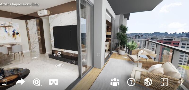 Living Room/Balcony