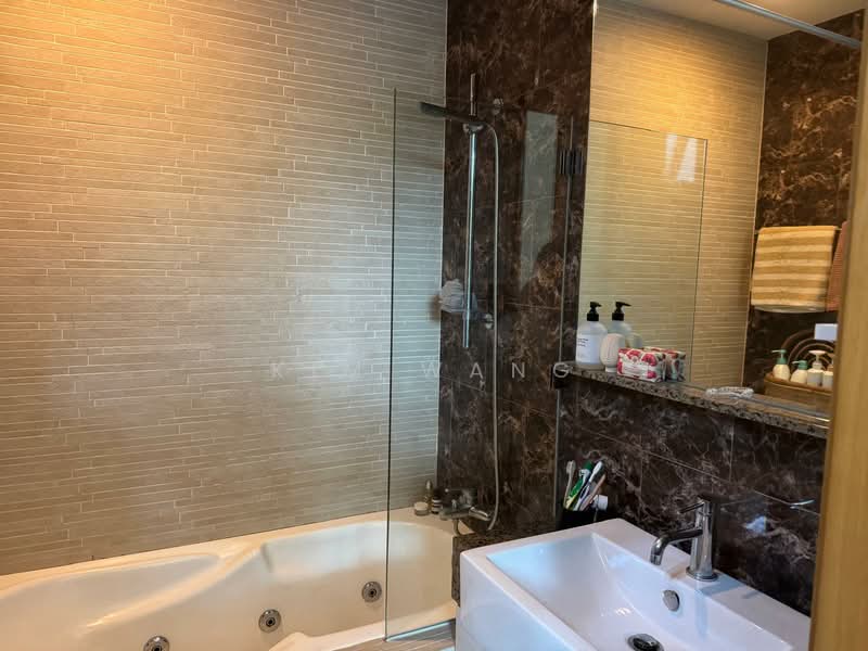 Viz at Holland, 221 Queensway, 2 Bedrooms, 1,033 sqft, Condominium For Sale, by Kim Wang, 60091854 - Bathroom - PropertyGuru.com.sg