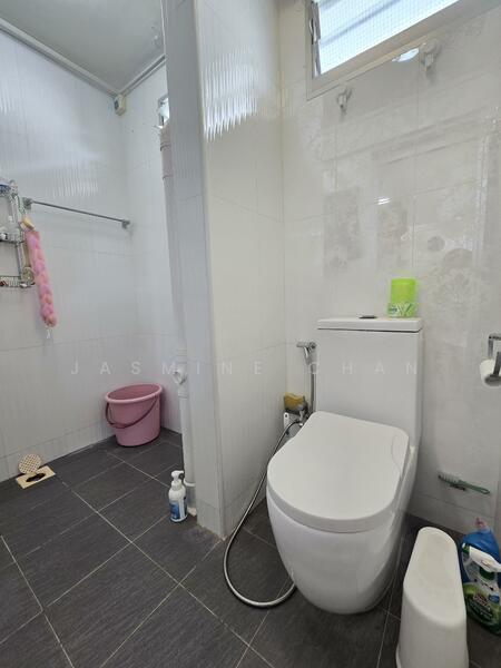 9 Lorong 7 Toa Payoh, 9 Lorong 7 Toa Payoh, Room Rental, 200 sqft, HDB Flat For Rent, by Jasmine Chan, 60092005 - Bathroom - PropertyGuru.com.sg