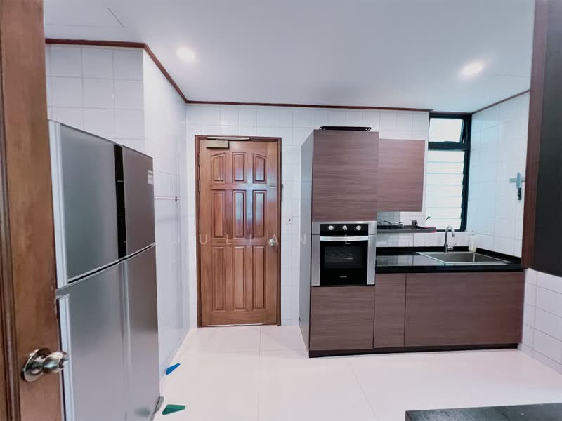 Spring Grove, 53 Grange Road, 3 Bedrooms, 1,335 sqft, Condominium For Rent, by Julian Li, 60092013 - Kitchen - PropertyGuru.com.sg