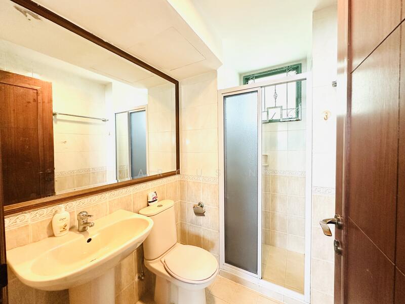Palm Gardens Condominium For Sale at S$ 1,680,000 | PropertyGuru Singapore - Common Bathroom