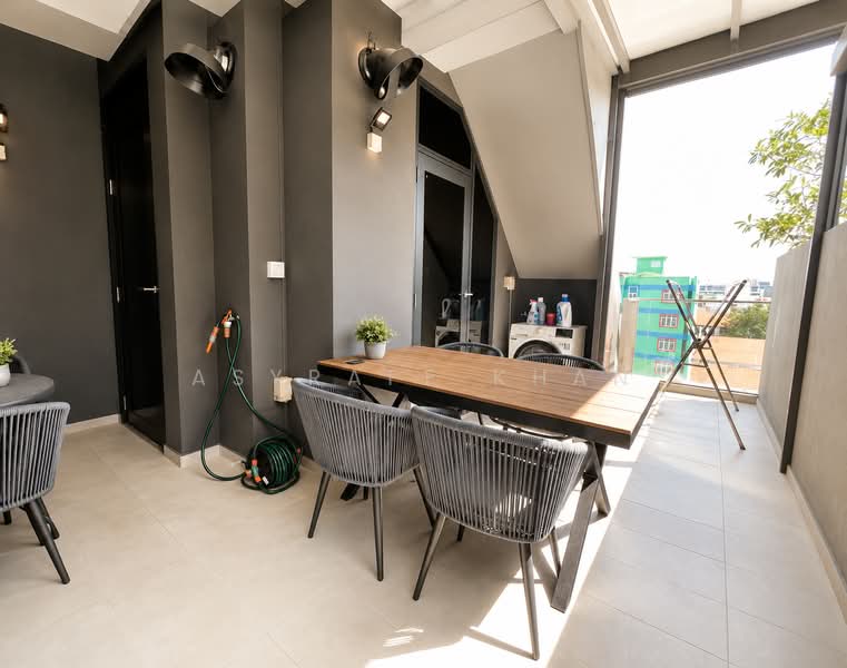 Guillemard Suites, 213 Guillemard Road, Eunos / Geylang / Paya Lebar, 2 Bedrooms, 840 sqft, Apartment For Sale, by Asyraff Khan, 60093063 - Balcony - PropertyGuru.com.sg