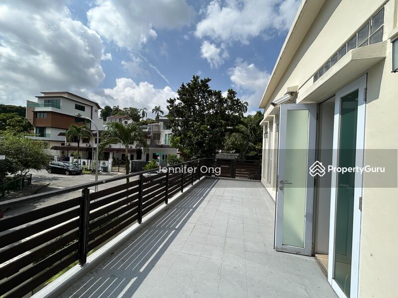 For Sale - Value Buy! Great Investment! Lovely 2 Sty Corner Terr @ Li Po Ave, MRT Lentor Station