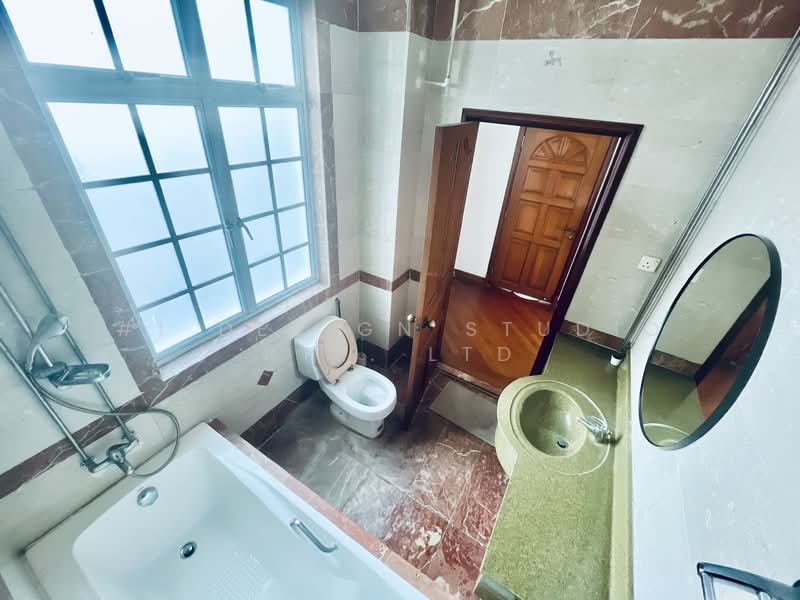 30 lucky heights, 30 Lucky Heights, Studio, 400 sqft, Semi-Detached House For Rent, by Trudy Tan, 60093340 - Bathroom - PropertyGuru.com.sg