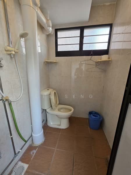 491 Jurong West Ave 1, Jurong West Ave 1, 786 sqft, Shop / Shophouse For Rent, by Sim Seng, 60093436 - Bathroom - CommercialGuru.com.sg