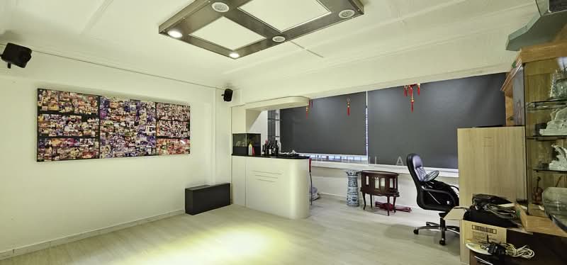 558 Jurong West Street 42 HDB Flat For Sale at S$ 888,888 | PropertyGuru Singapore - Living Room