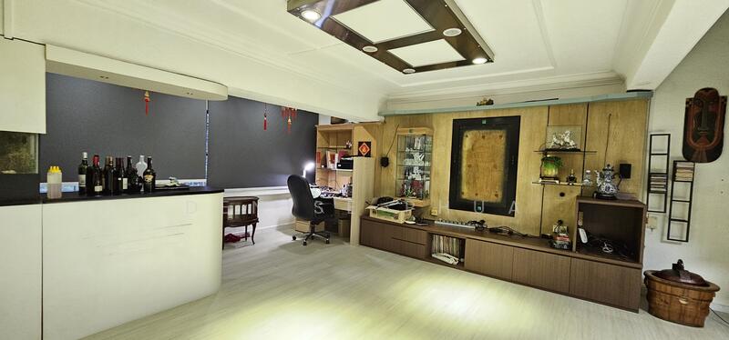 558 Jurong West Street 42 HDB Flat For Sale at S$ 888,888 | PropertyGuru Singapore - Living Room