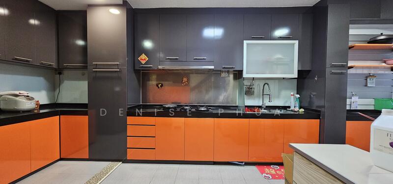 558 Jurong West Street 42 HDB Flat For Sale at S$ 888,888 | PropertyGuru Singapore - Kitchen