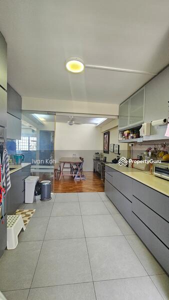 For Sale - 20 Queen's Close