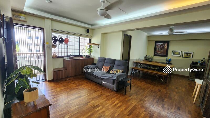 For Sale - 20 Queen's Close