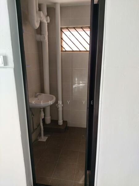 4 Changi Village Road, , 1,420 sqft, Shop / Shophouse For Sale, by Kenny Yeo, 60094314 - Bathroom - CommercialGuru.com.sg