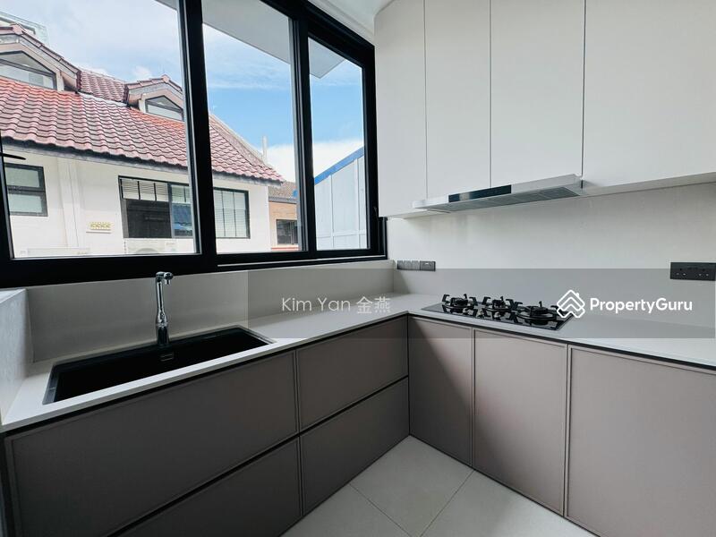 For Sale - Brand New & Beautiful, 3 levels with Lift, 5 bedrooms all ensuite with wardrobes