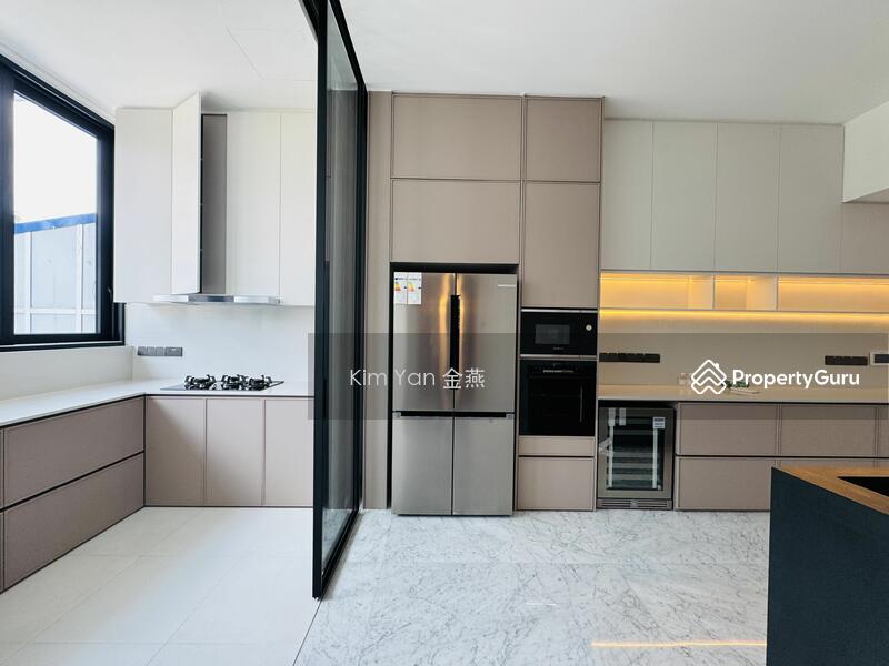 For Sale - Brand New & Beautiful, 3 levels with Lift, 5 bedrooms all ensuite with wardrobes
