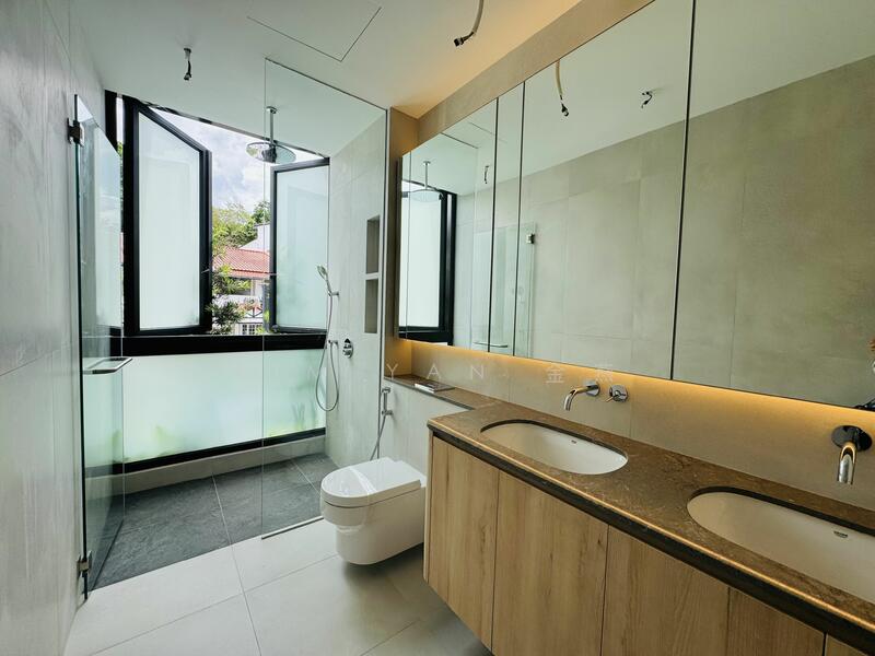 For Sale - Brand New & Beautiful, 3 levels with Lift, 5 bedrooms all ensuite with wardrobes