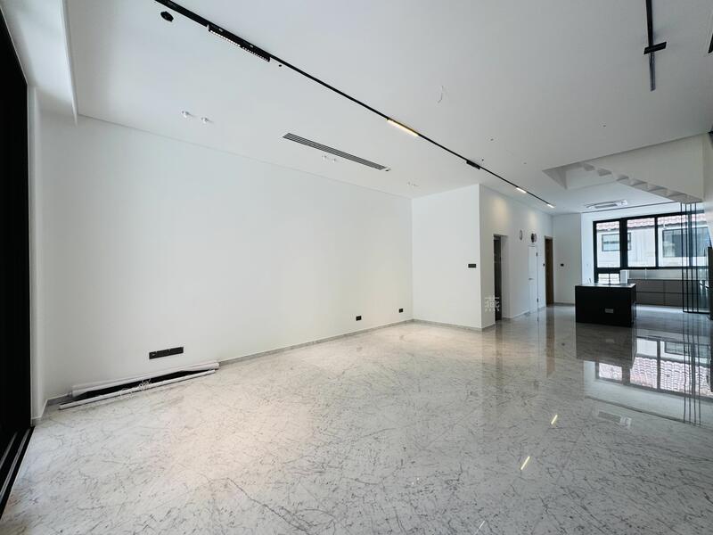 For Sale - Brand New & Beautiful, 3 levels with Lift, 5 bedrooms all ensuite with wardrobes