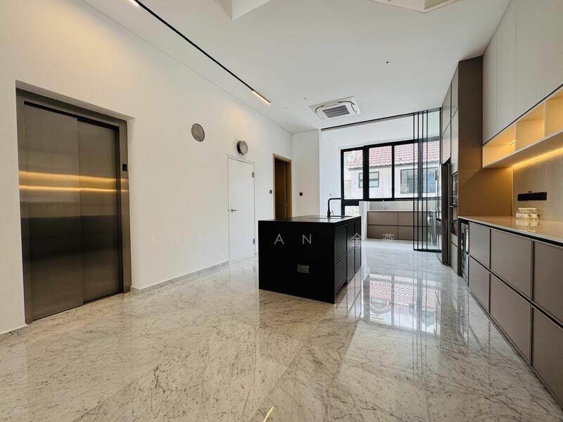 For Sale - Brand New & Beautiful, 3 levels with Lift, 5 bedrooms all ensuite with wardrobes