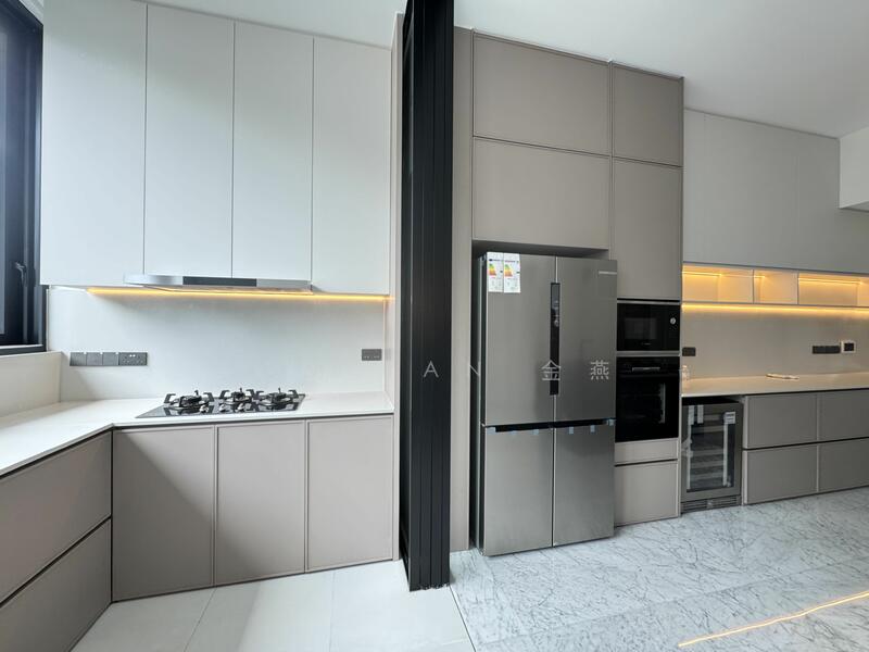 For Sale - Brand New & Beautiful, 3 levels with Lift, 5 bedrooms all ensuite with wardrobes